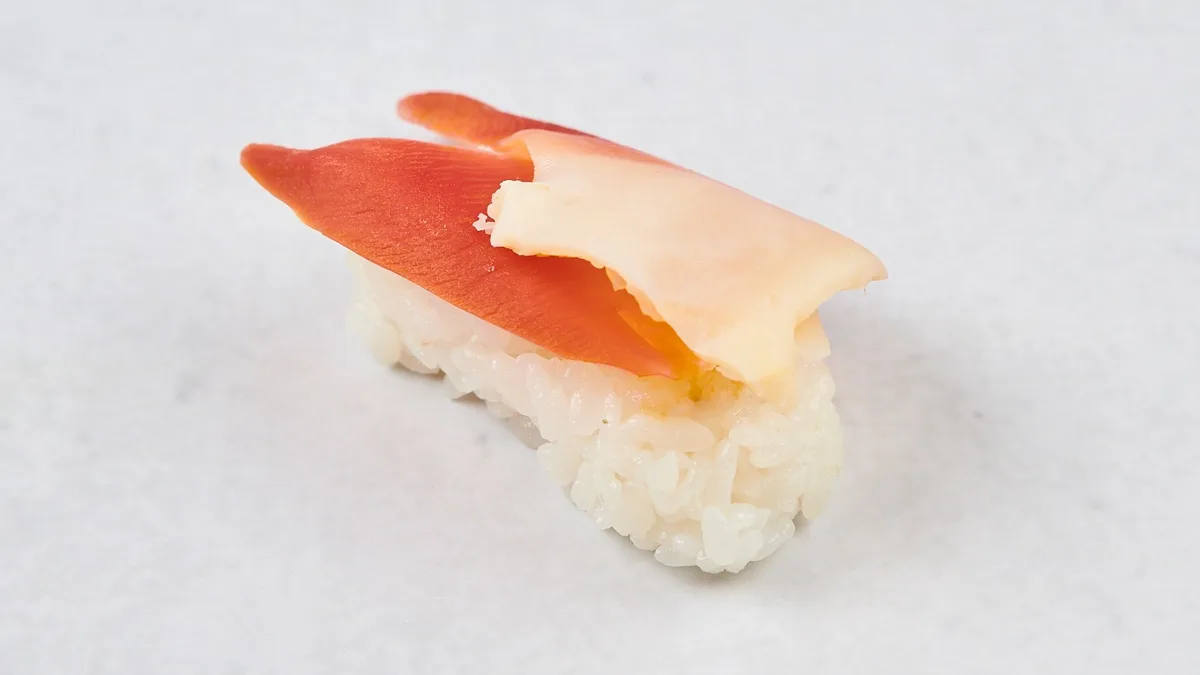 Hokkigai Nigiri 2st
