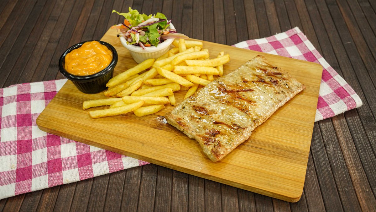 Bela vešalica + pomfrit+ salata+ sos