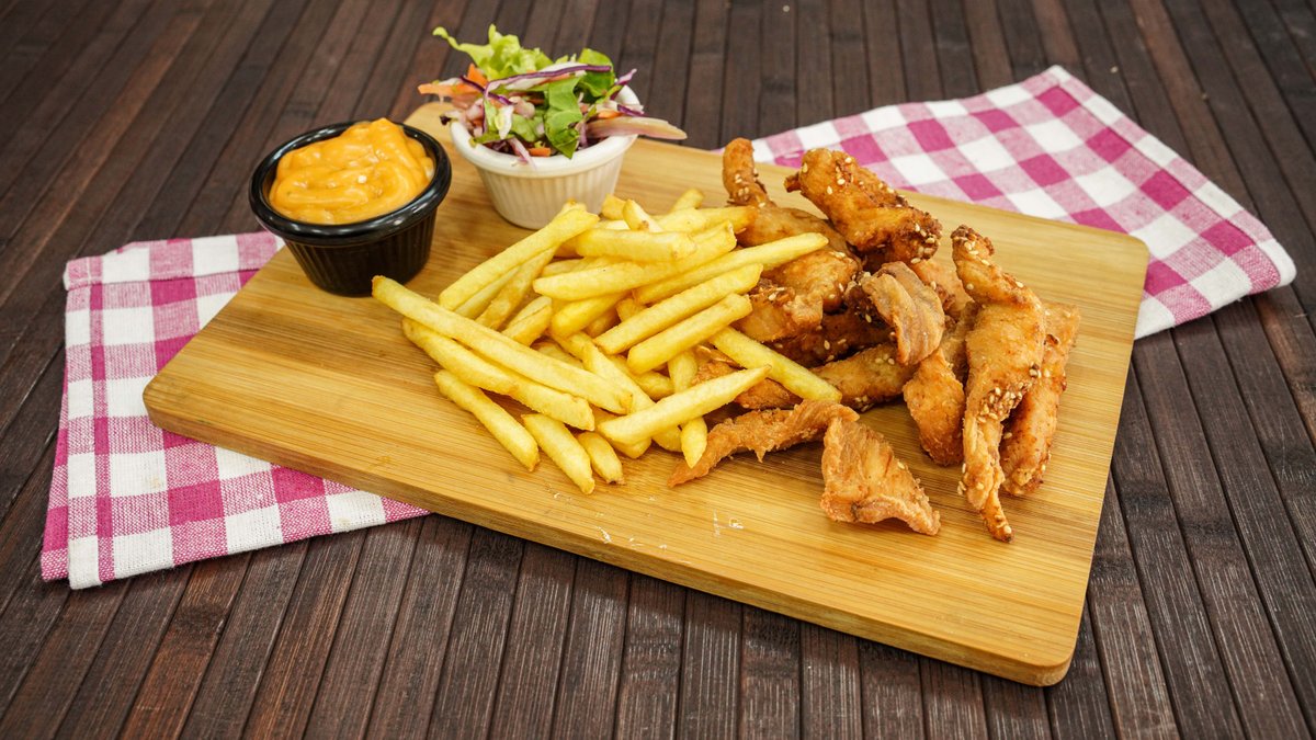Pileći prstići  + pomfrit + salata +sos