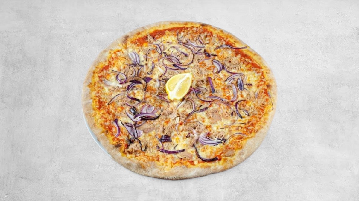 16. Pizza Tonno