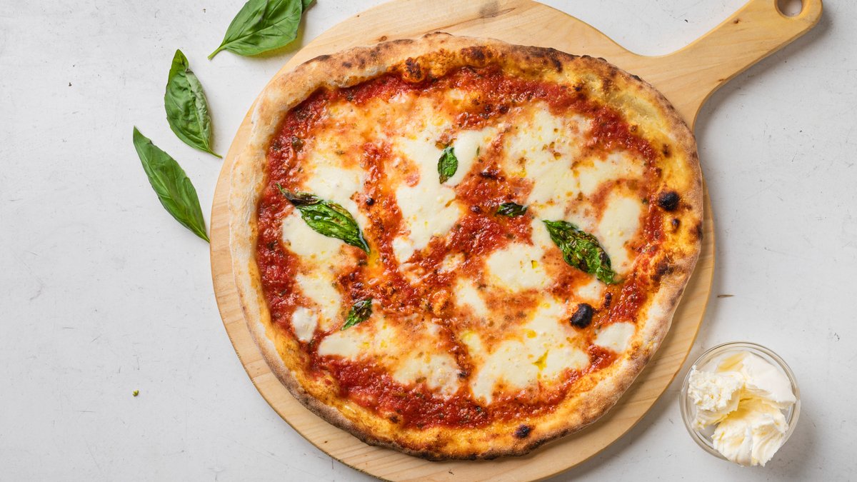 38. Pizza rosso di Bufala