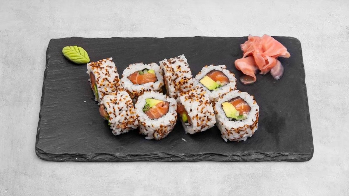 85. Classic salmon roll