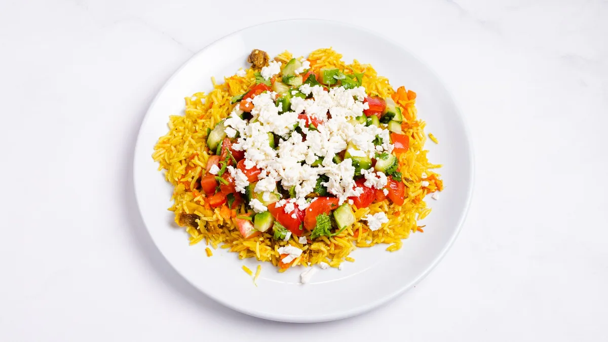 Özbək Aşı Çoban Salatı ilə