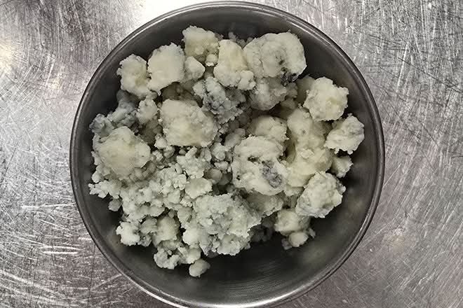 BLEU CHEESE CRUMBLES