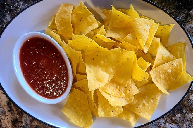 JUMBO CHIPS + SALSA