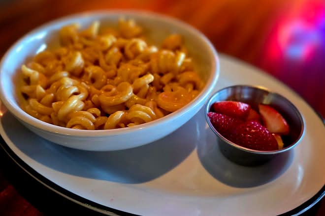 KID MACARONI + CHEESE
