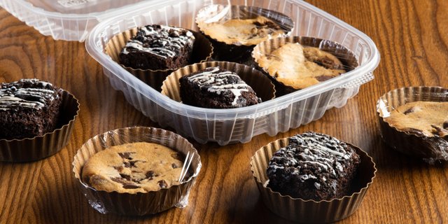 Colossal Chocolate Chip Cookies and Midnight Oreo Cake