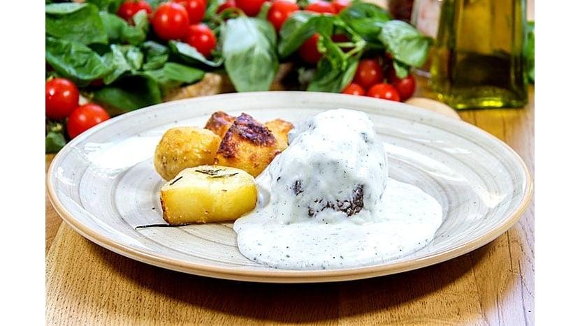 Muschi de vită cu sos gorgonzolla