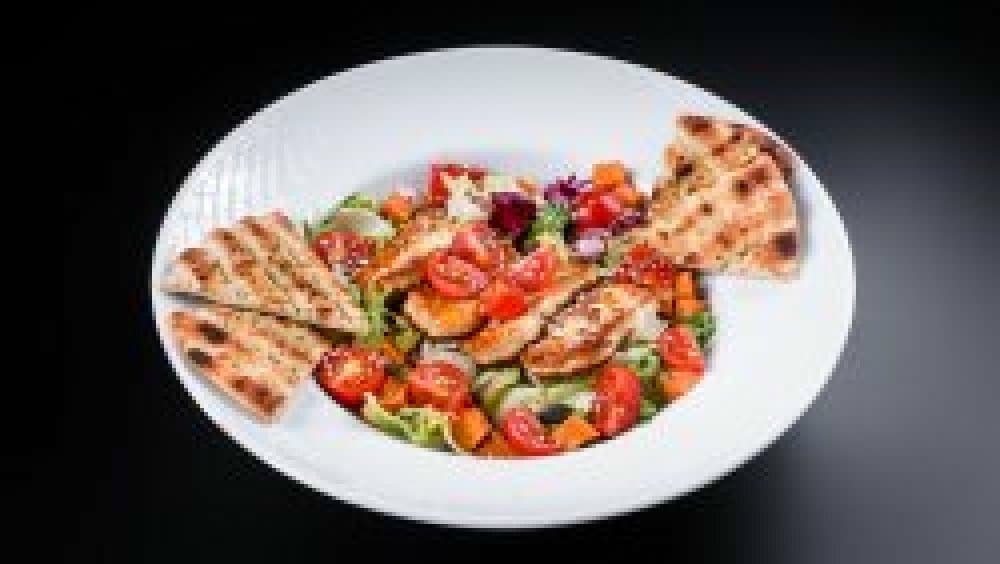 Salată Halloumi