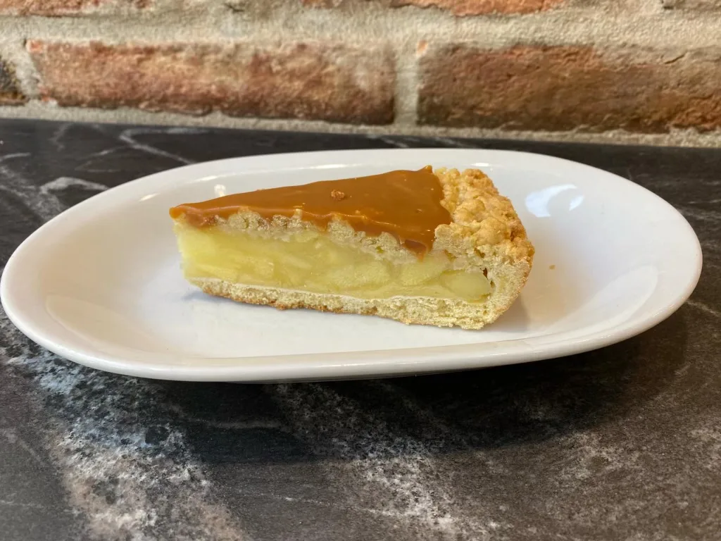 Almás karamellás torta