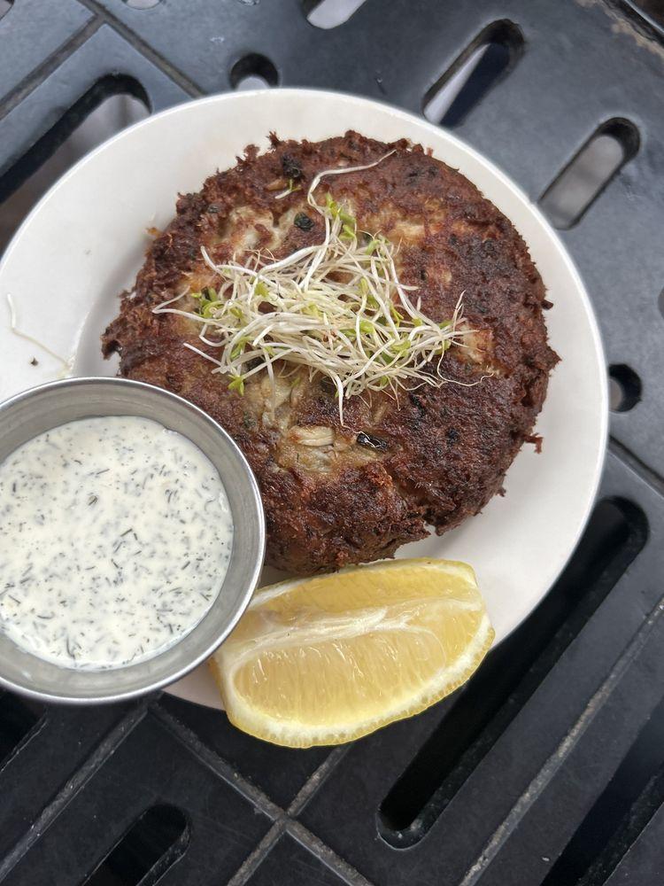 CRAB CAKE APPETIZER