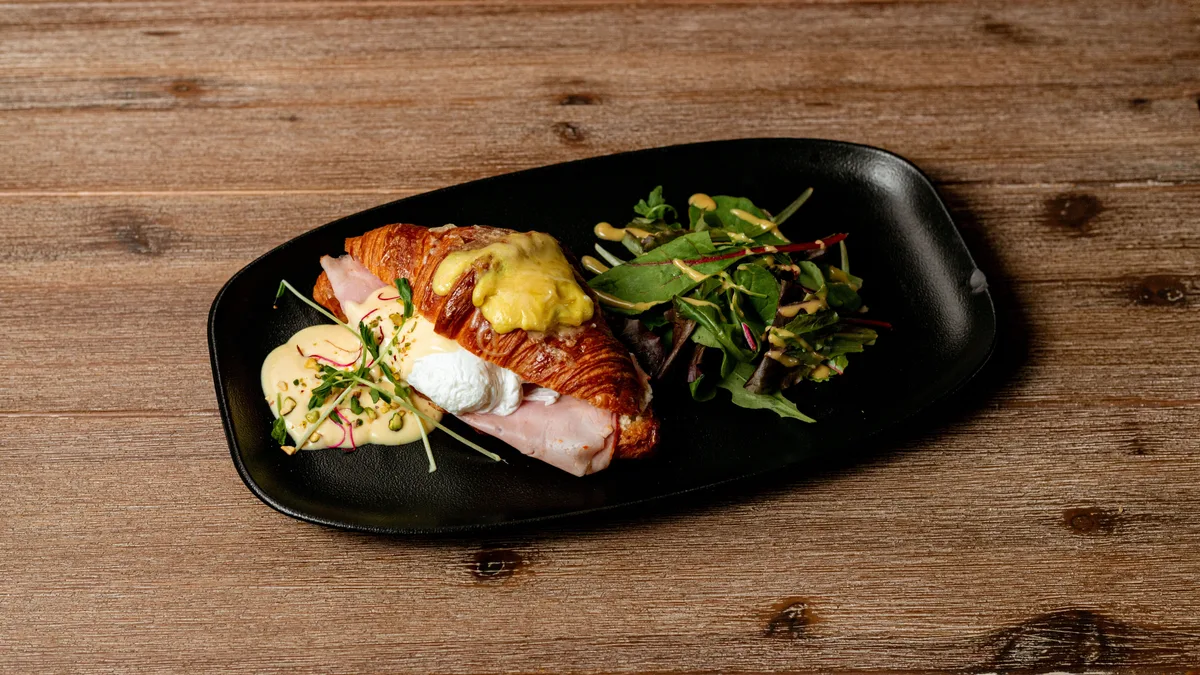 Croissant Jambon Benedict