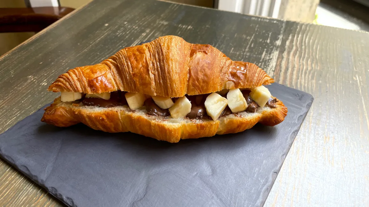 Croissant Nutellaand fruit