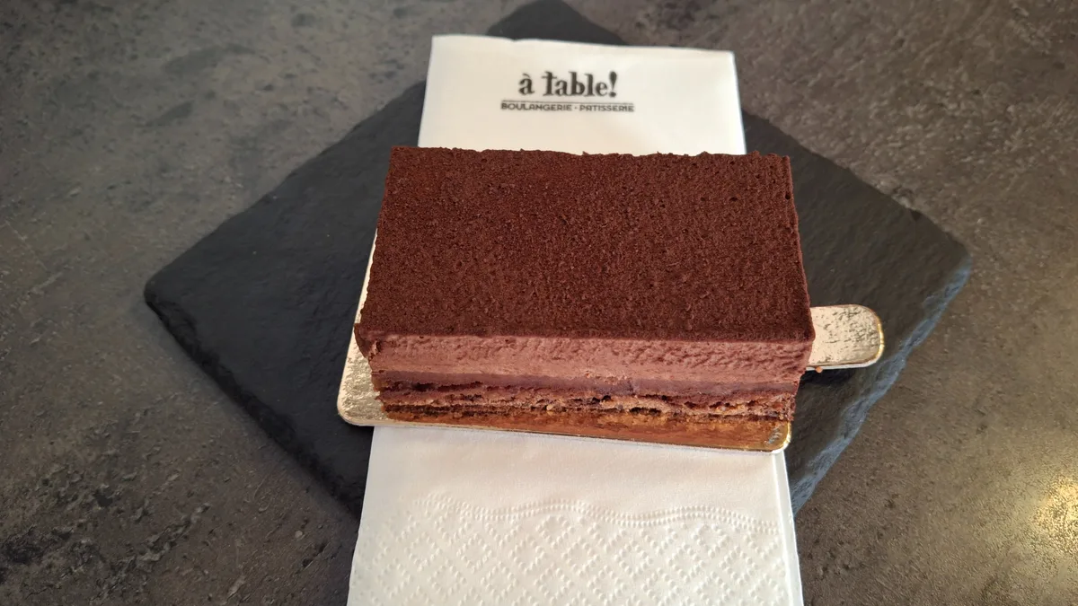 A Table! Chocolat cake