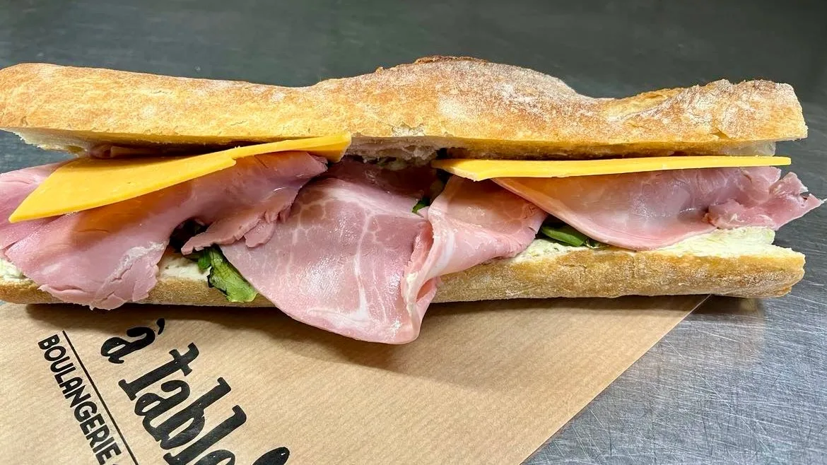 Baguette pesto and ham