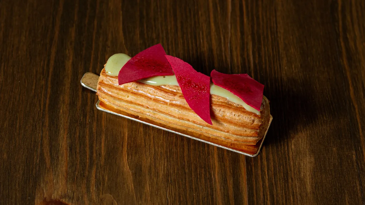 Eclair Pistache and Cassis