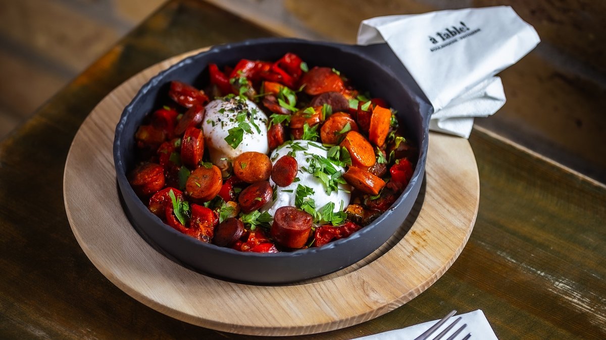 Shakshuka kolbász
