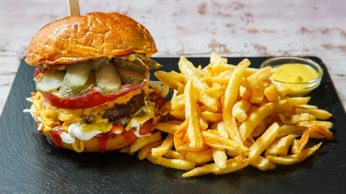 1 Pickle Burger + 1 Coca-Cola 0.33 l