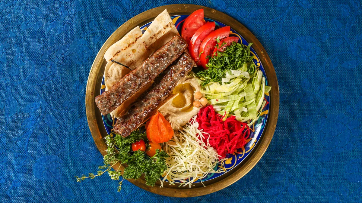 Goveji šiškebab krožnik
