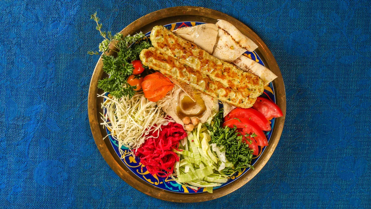 Piščančji šiškebab krožnik