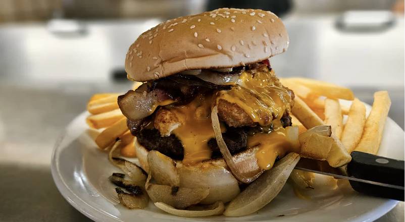 JALAPEÑO POPPER CHEESE BURGER