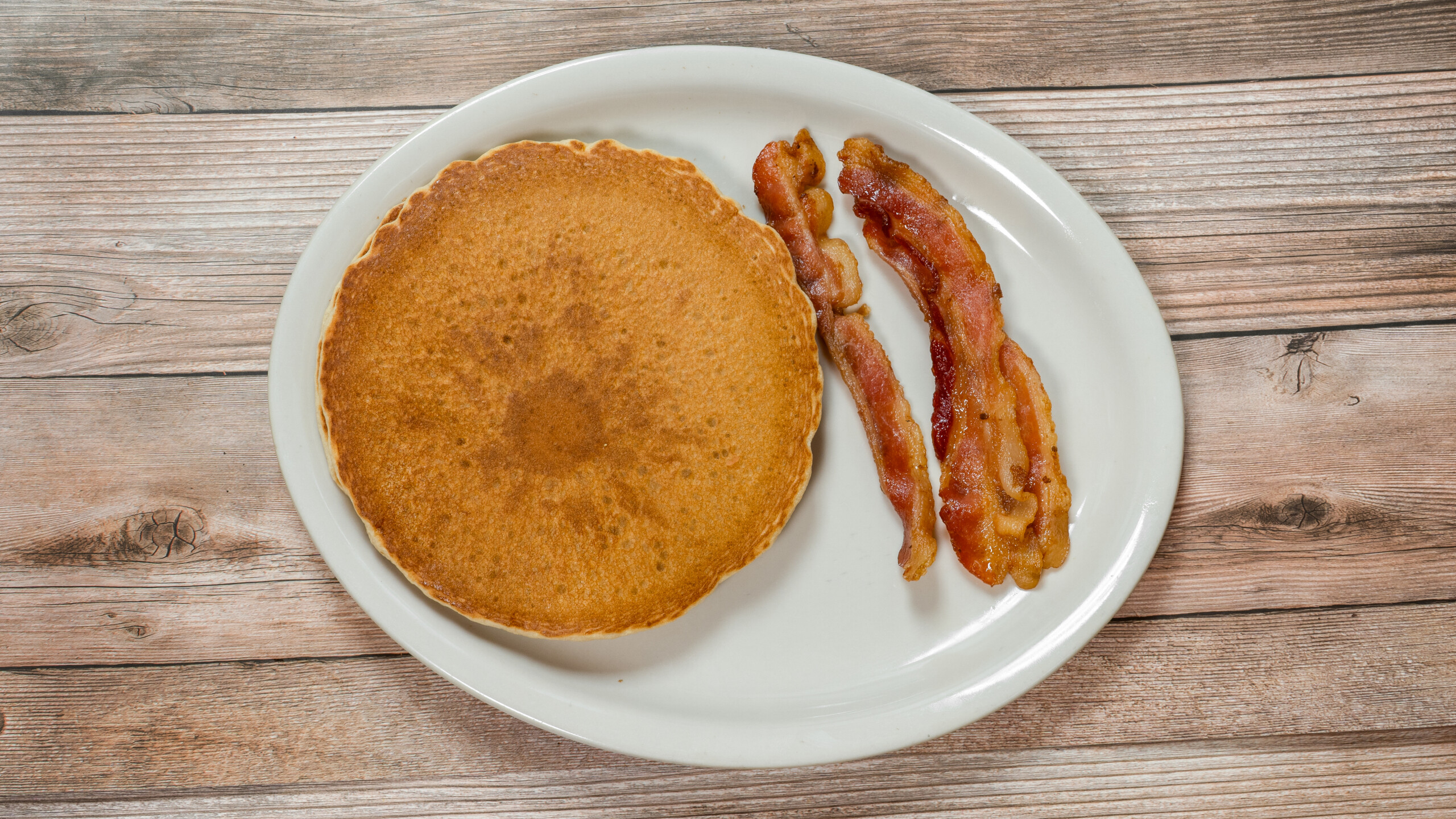 16. 2 Panqueques con Tocino / 16. 2 Pancakes with Bacon