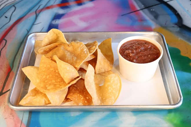 Chips and Salsa Roja