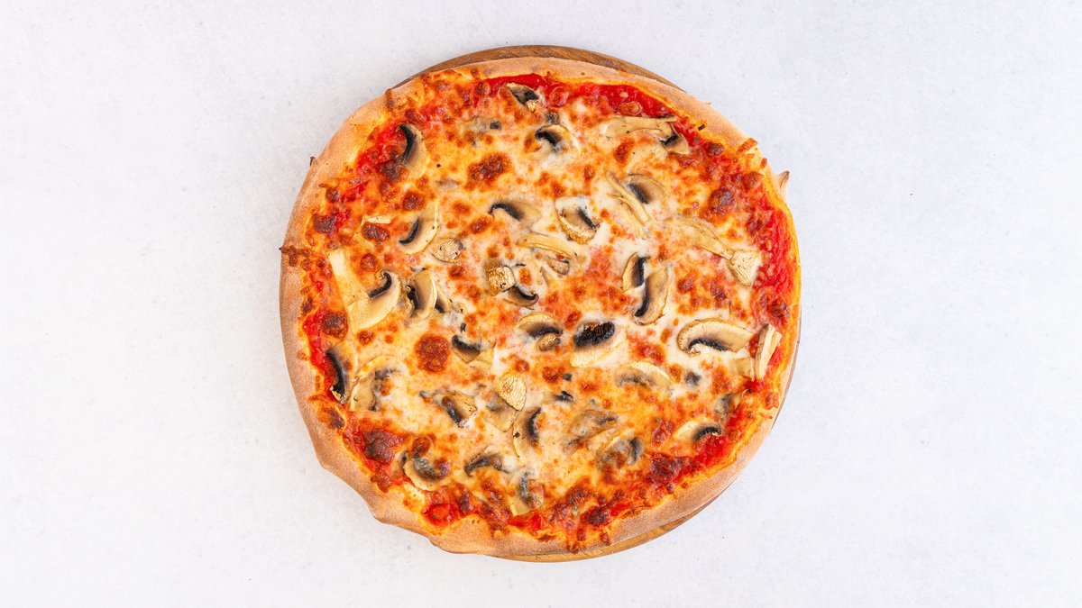 2) Funghi pizza