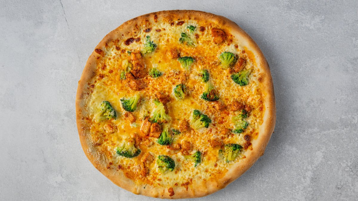 34) Broccoli pizza