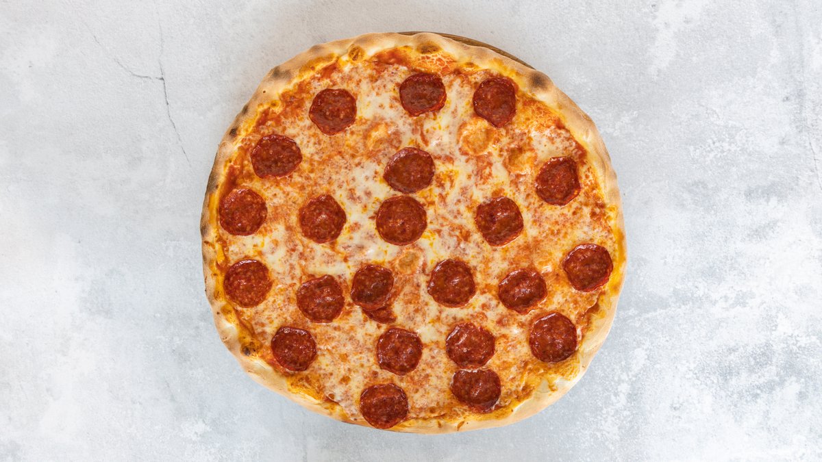 6) Salami pizza