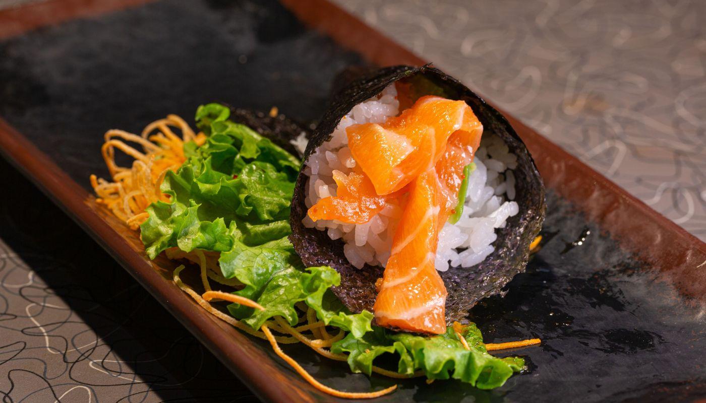 Salmon Avocado HandRoll(1pc)