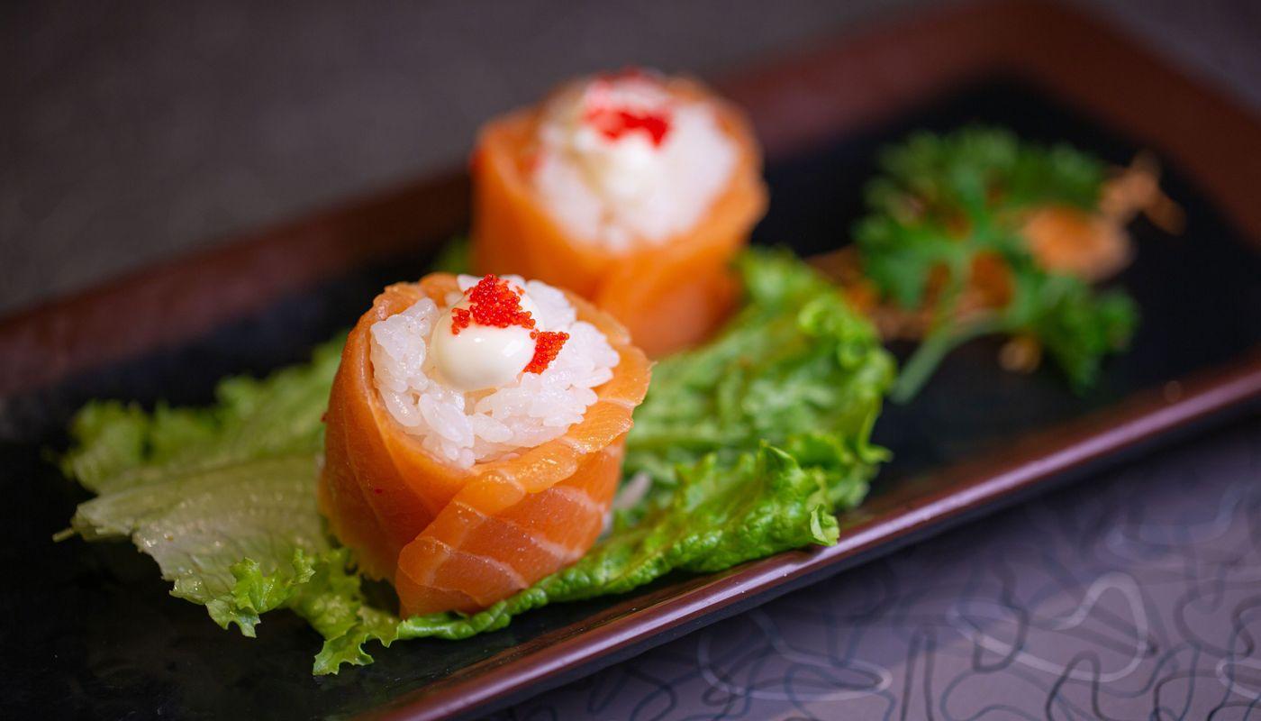 Salmon Rose Sushi (2pcs)