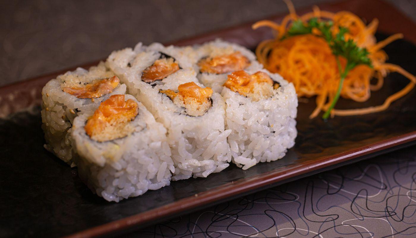 Spicy Salmon Crispy Roll(6pcs)