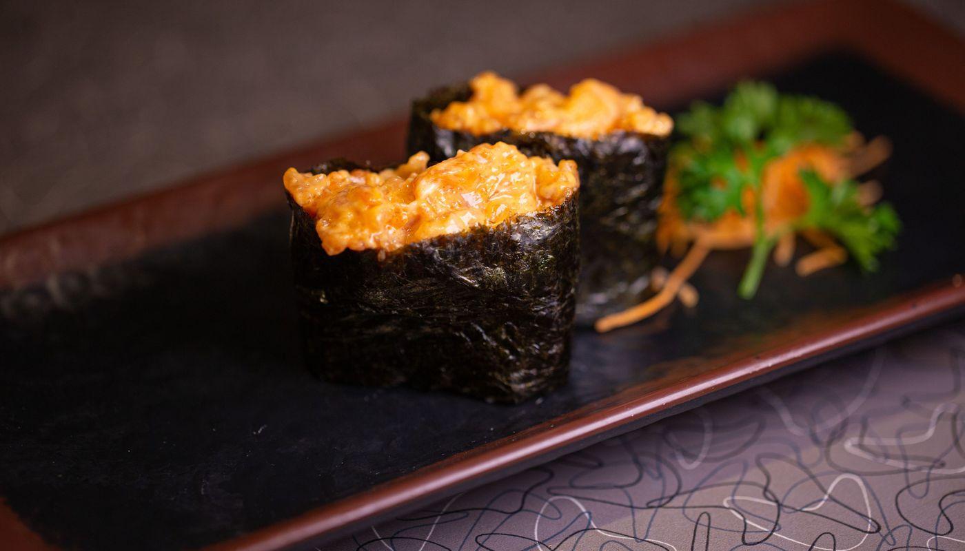 Spicy Salmon Sushi (2pcs)