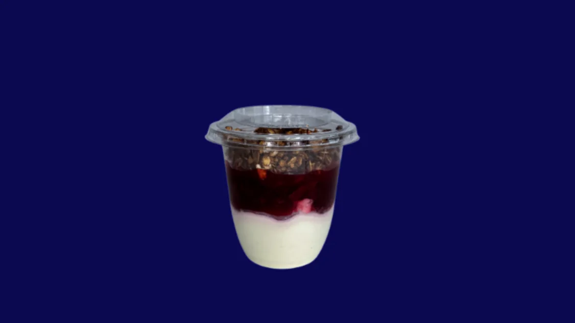 Mini granola z sosem wiśniowym