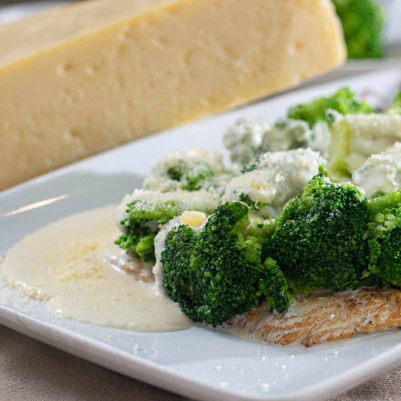 Piept de pui cu broccoli și gorgonzola