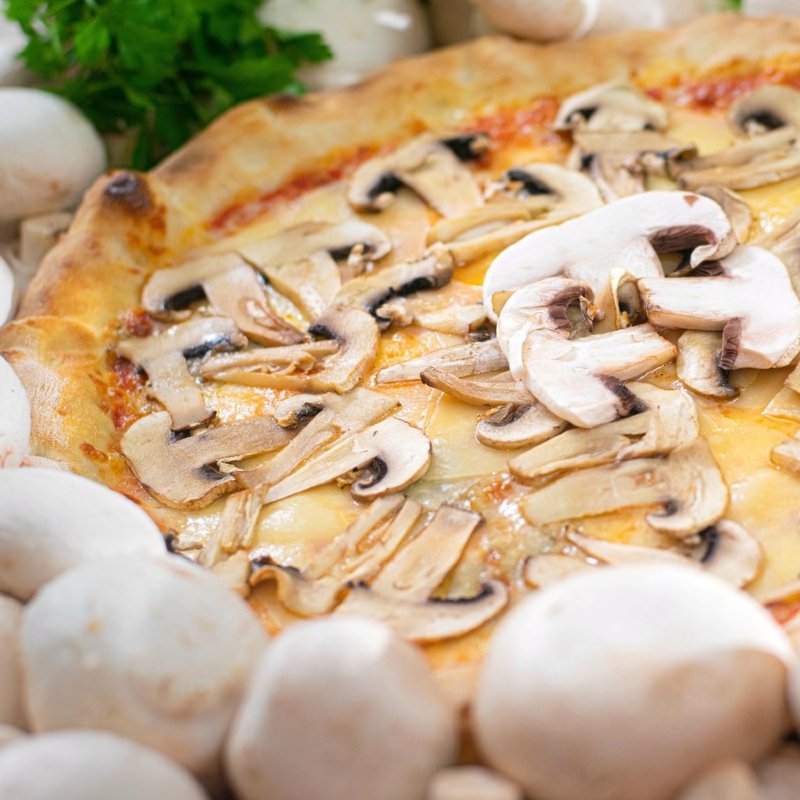 Pizza Ai funghi