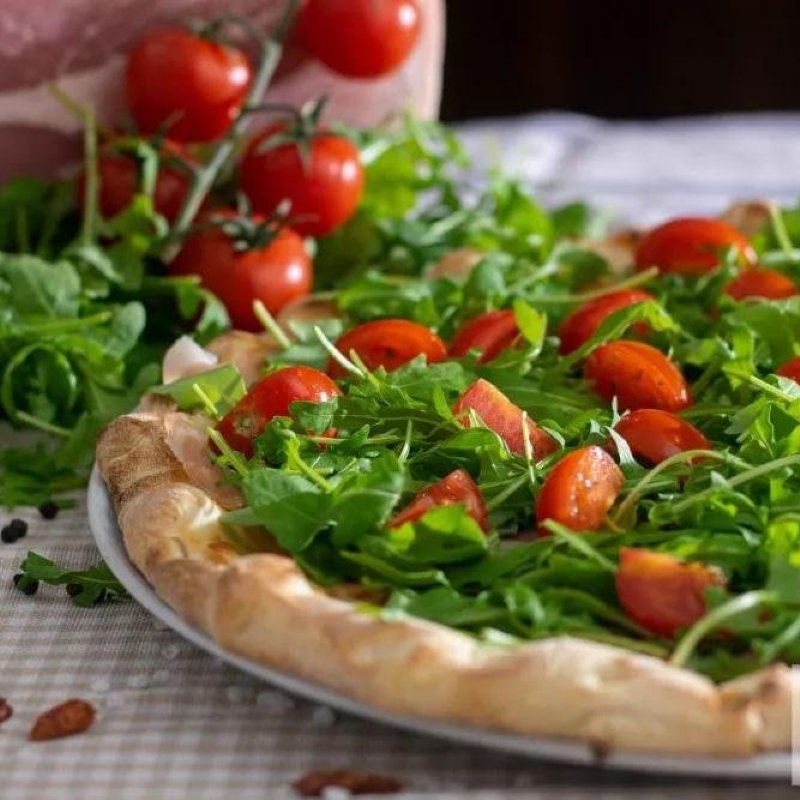 Pizza Pomodoro e rucola