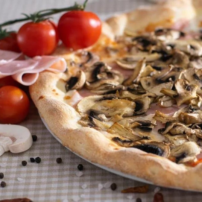 Pizza Prosciutto e funghi