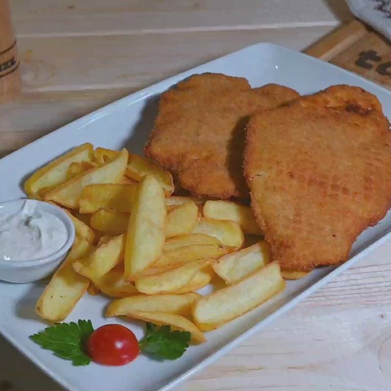 Șnițel de porc cu cartofi