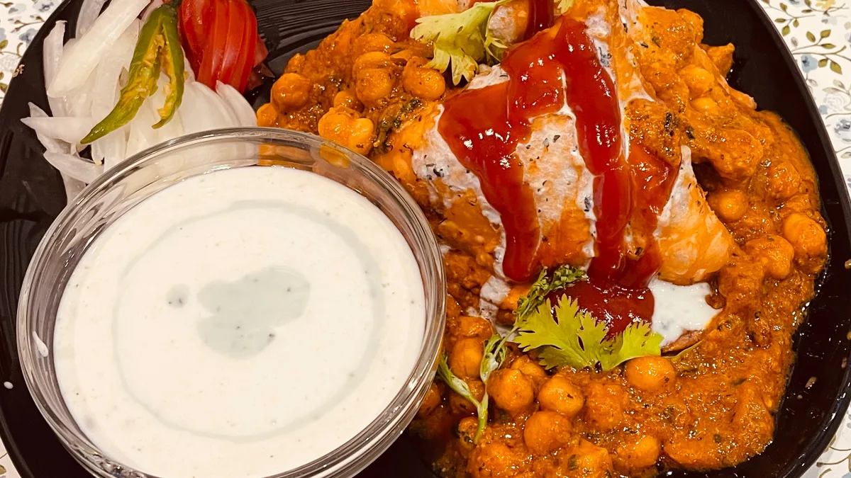 Veg samosa chat
