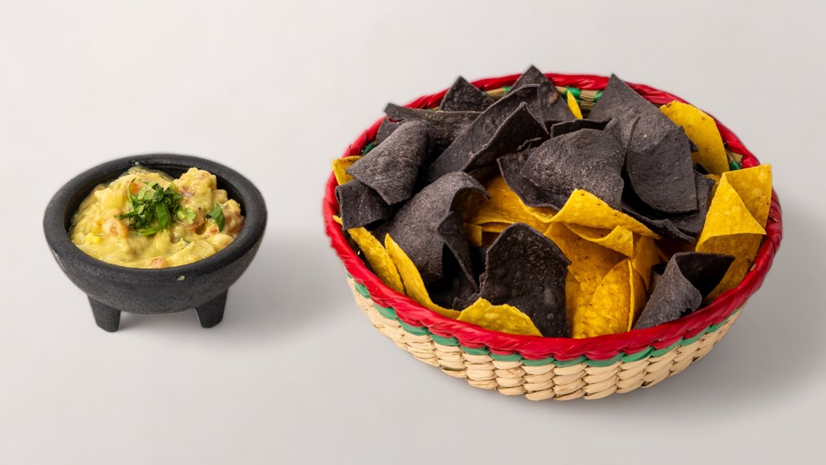 125. Nachos Guacamole