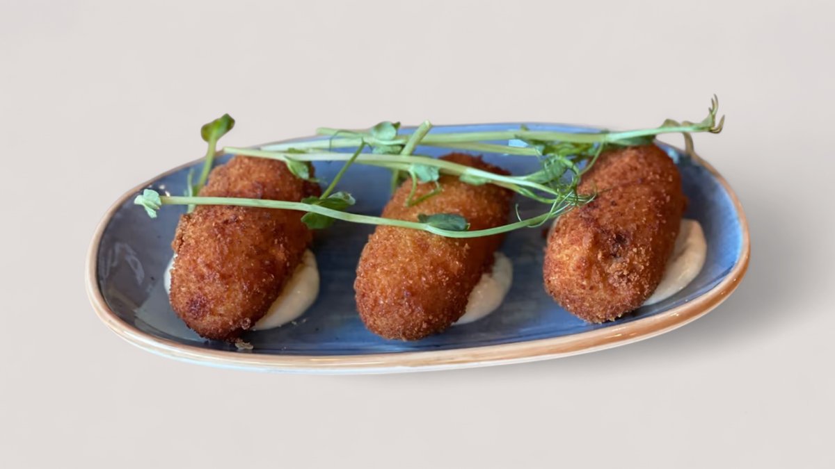 8. Croquetas De Pollo serrano