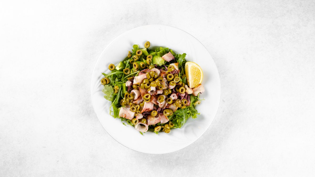 Salata sa grilovanim lignjama