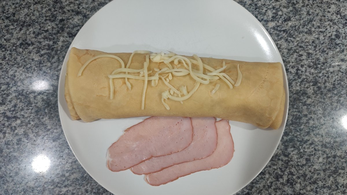 Pečenica gauda  palačinka