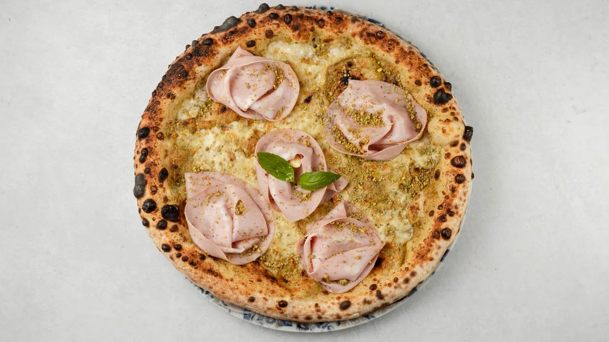 Pistachio mortadella velika