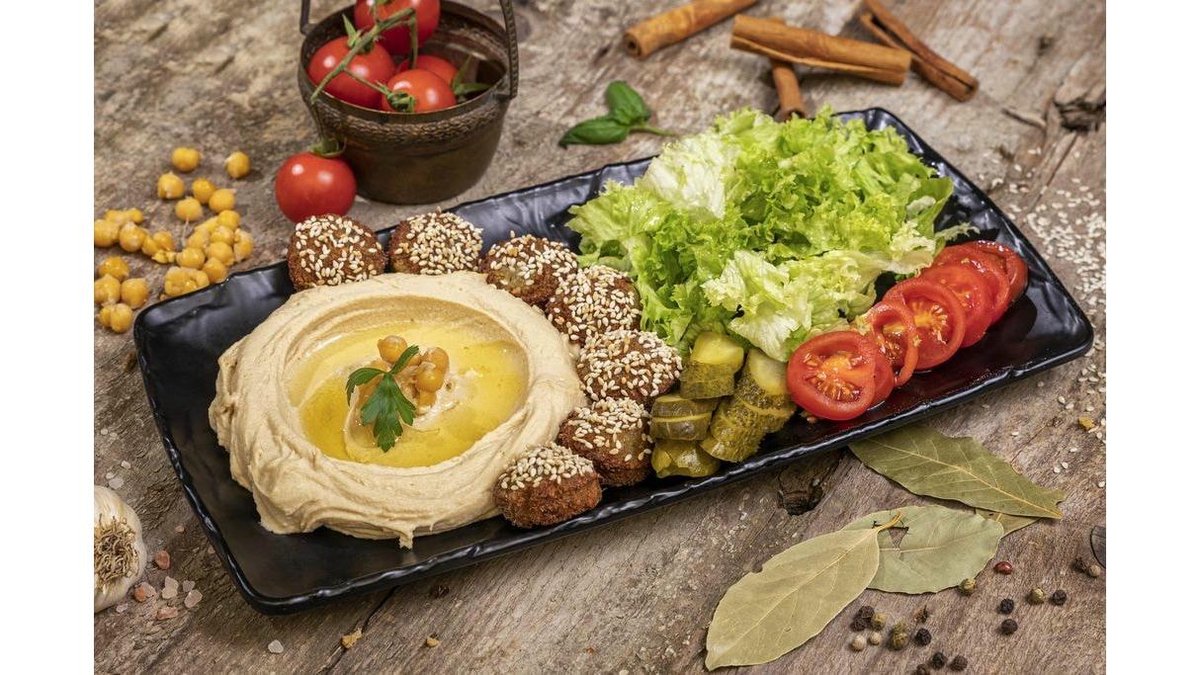 Meniu falafel + 1 doză cu suc gratis