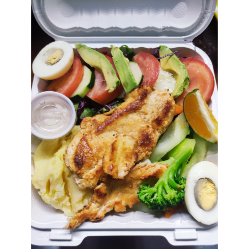 Filete de Pollo con Pure y Ensalada