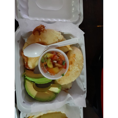 Prensada con Queso y Aguacate