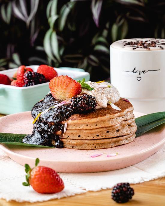 Berry shortcake pancakes